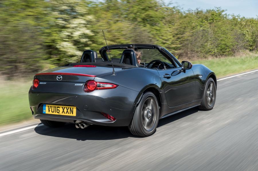  Mazda MX-5 Icon 2016 года  (фото 8 из 24)